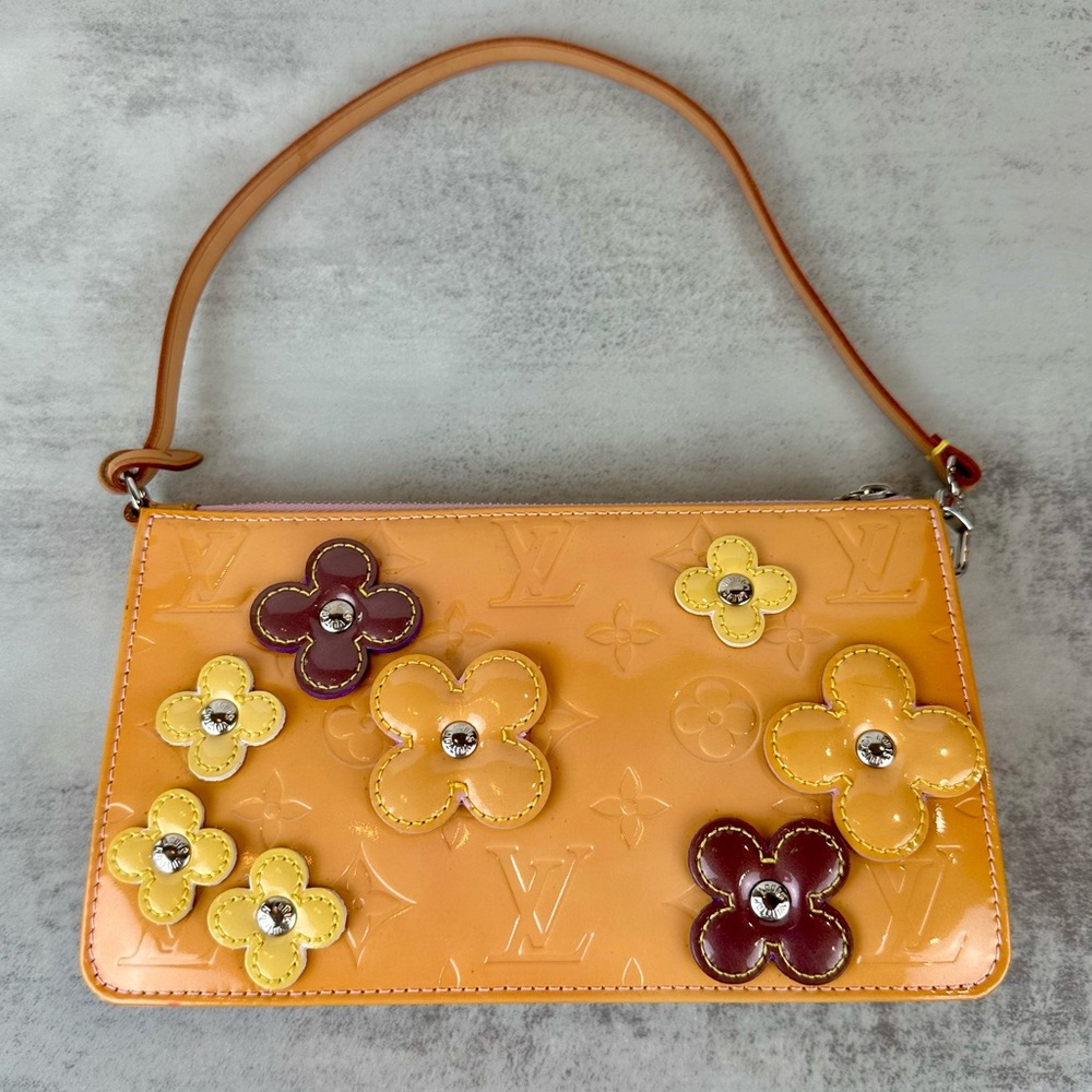 Louis Vuitton Vernis Lexington Fleurs pochette